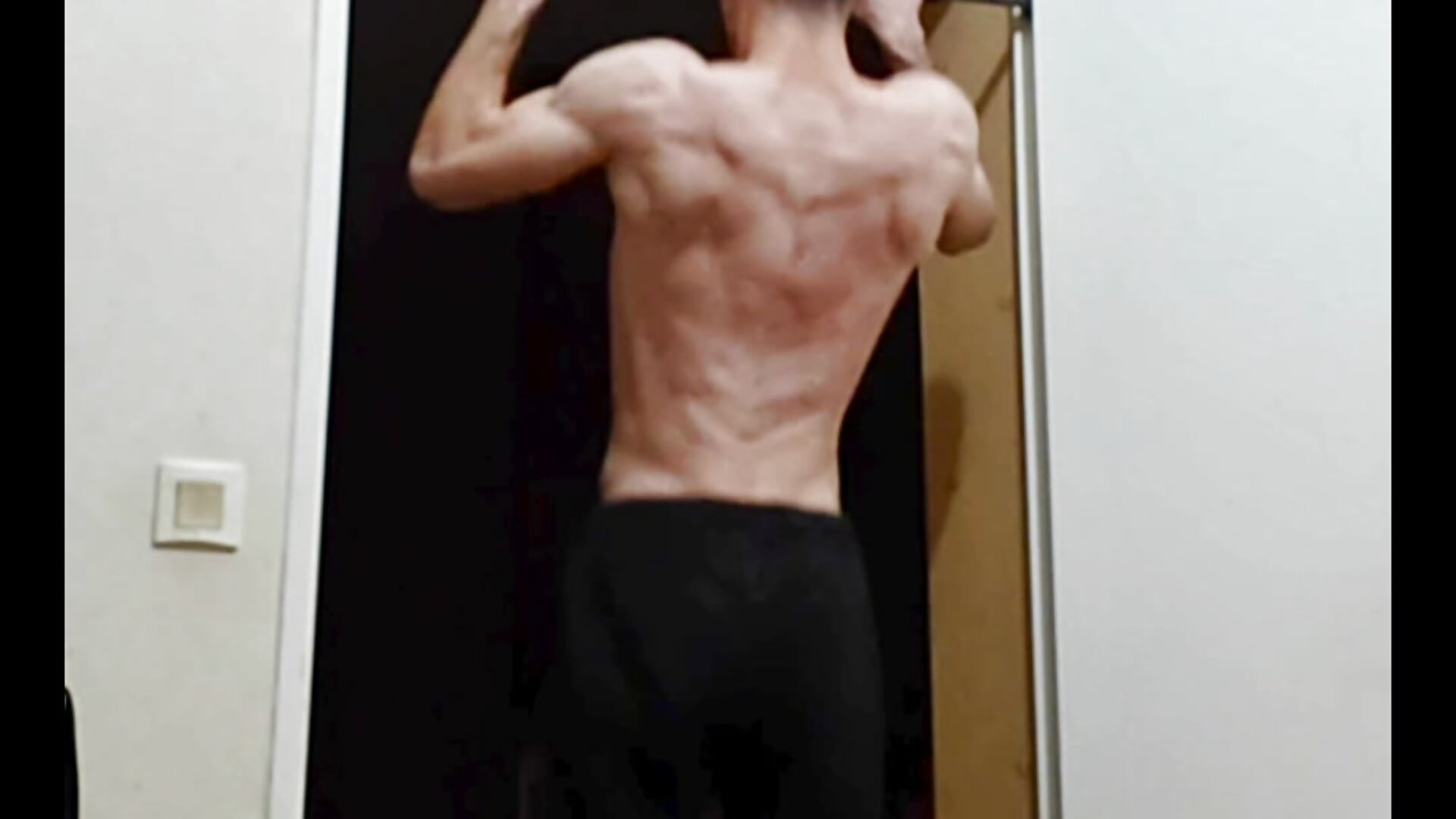 Pulls-ups 💪 - video av Osuleom29 cam-modell