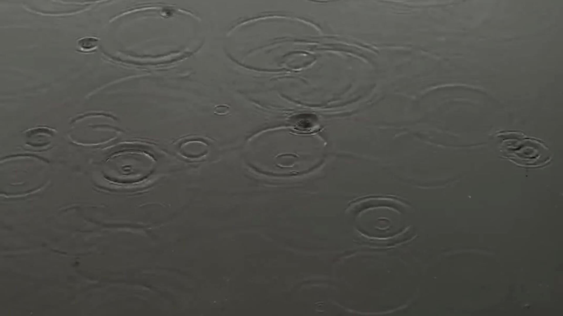 The Whisper of Droplets – video od webkamerové modelky Touch_And_Run
