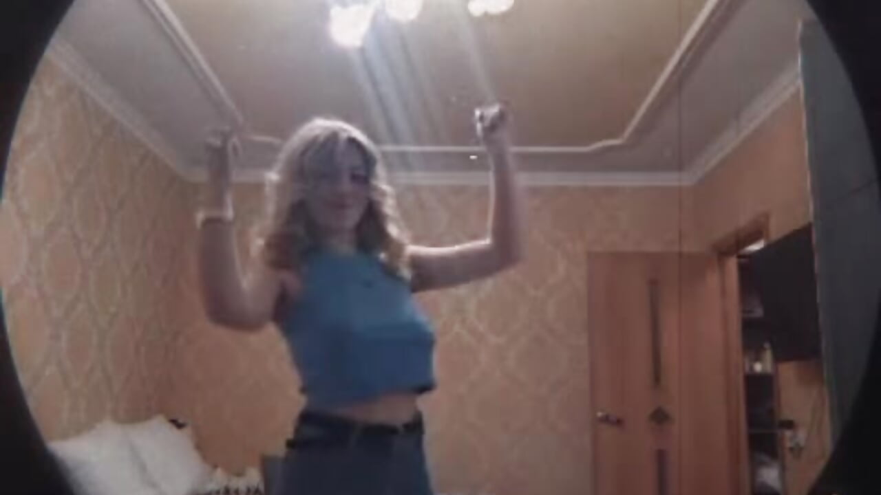 Do you like to dance? - video của người mẫu cam Softy_Aura_