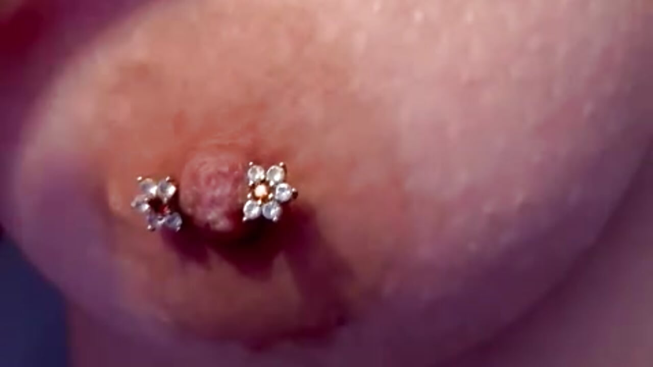 Pircing - video by Julieta_Antonella cam model