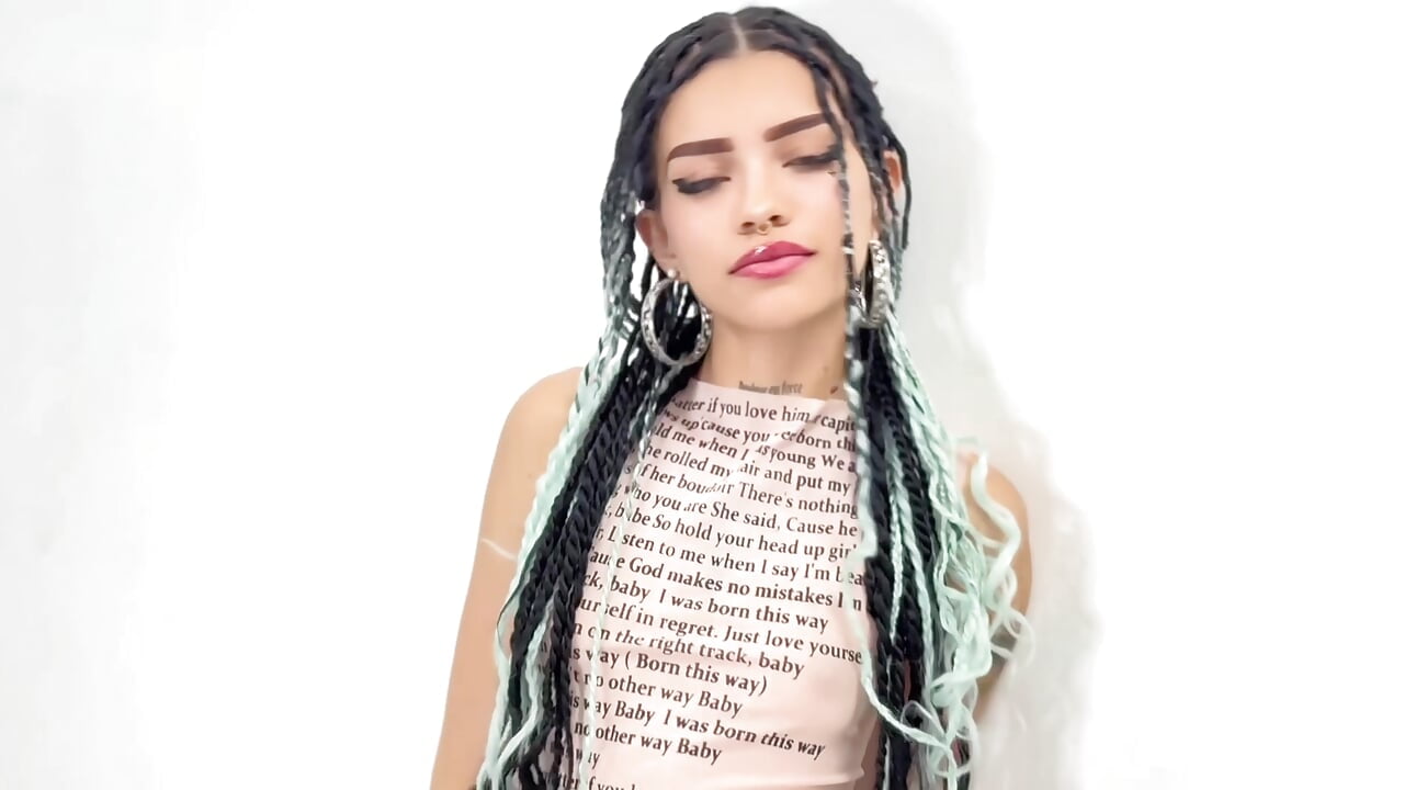 Sexy - video by TwittieVibesXXX cam model