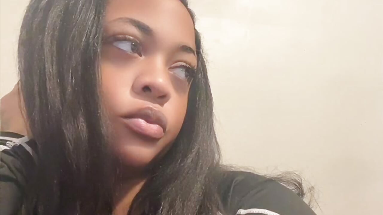 profile-intro-video-1779897555 - video by richierichelle cam model