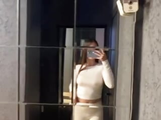I'm in the mirror - video van CharlotteKiss_ cam-model