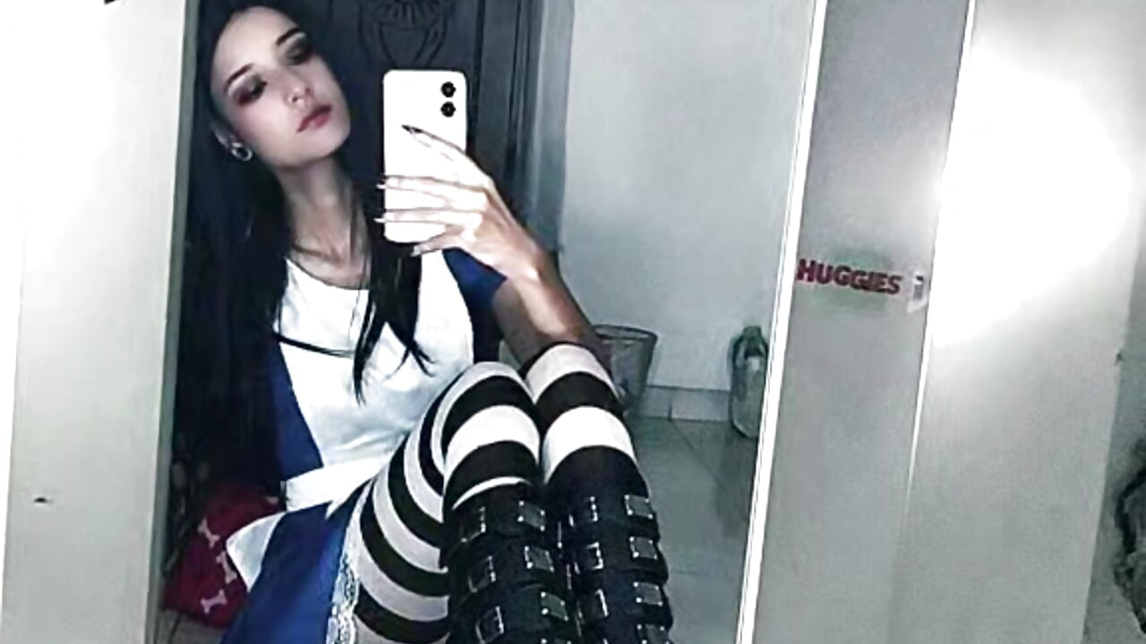 alice - video di snner-velvet modella di cam