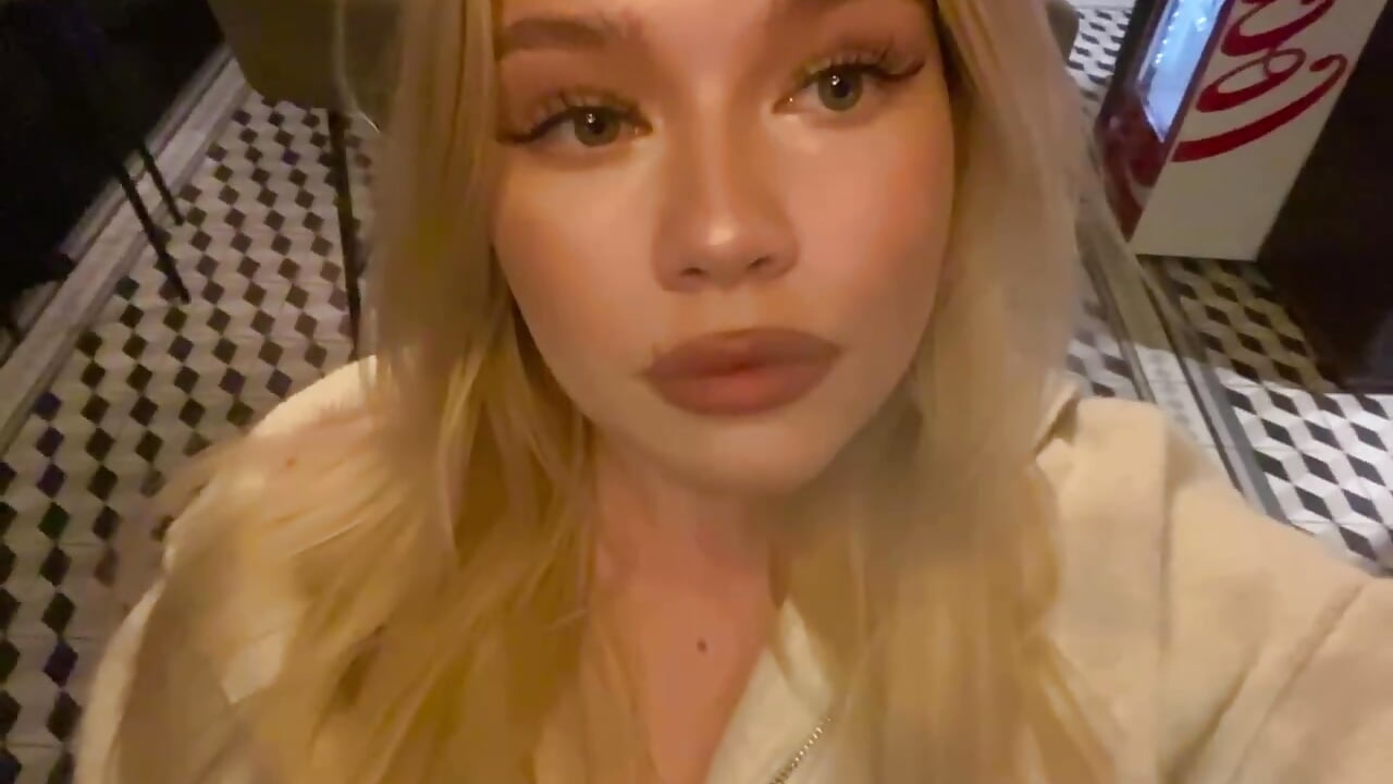 It's me - video by GooLana cam model