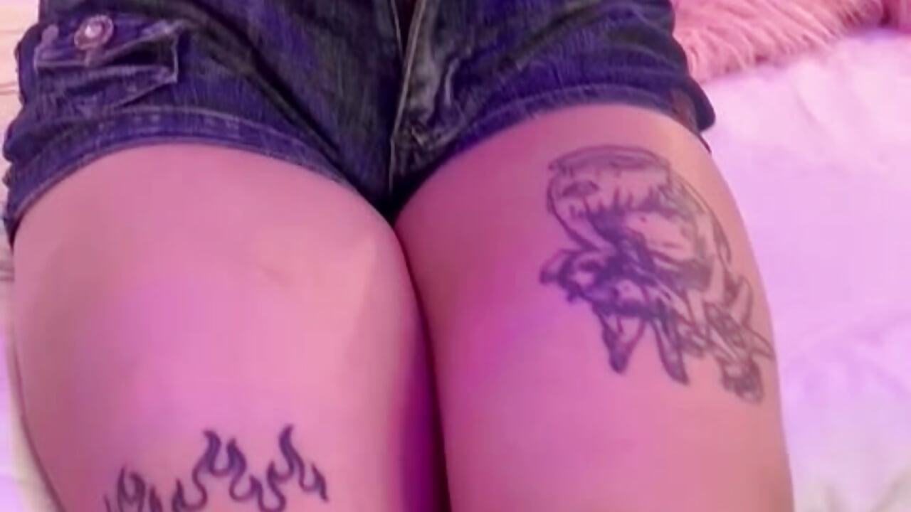 kiss - 視頻由 skadhi_ 主播提供