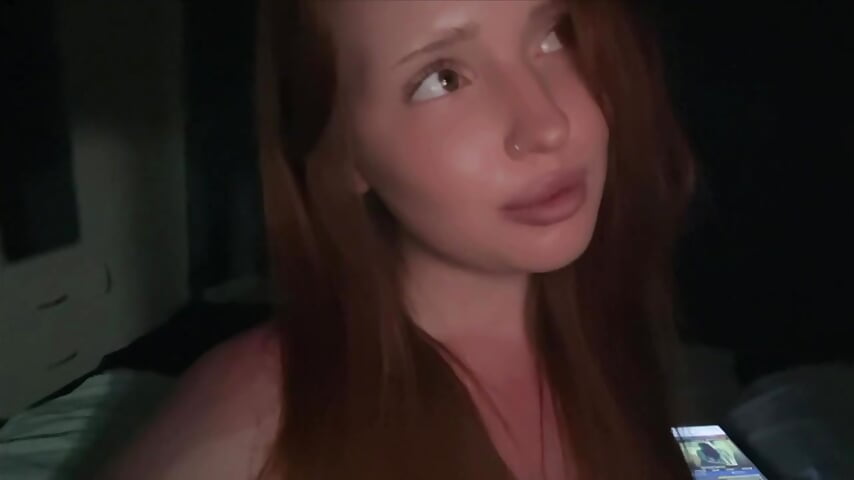 undress me - vidéo du modèle de showcams KikiBorn