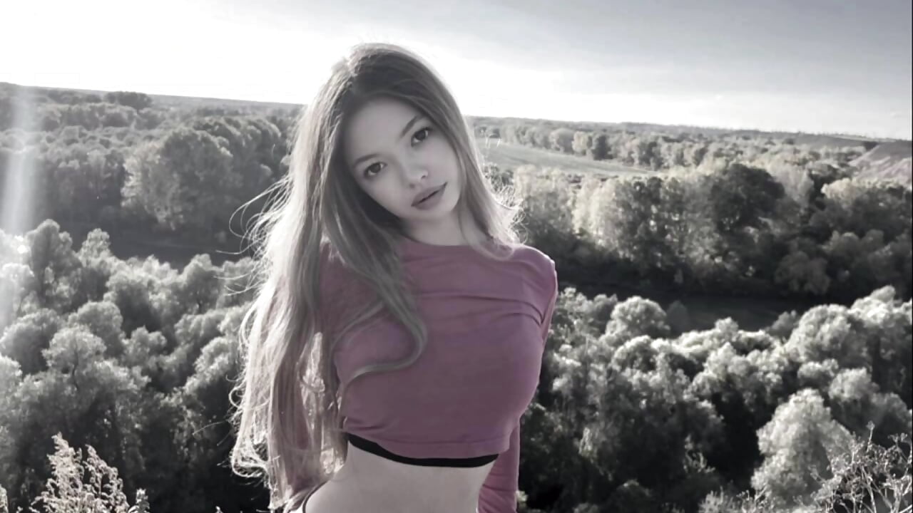 just me and nature – video od webkamerové modelky GiovannaLopez