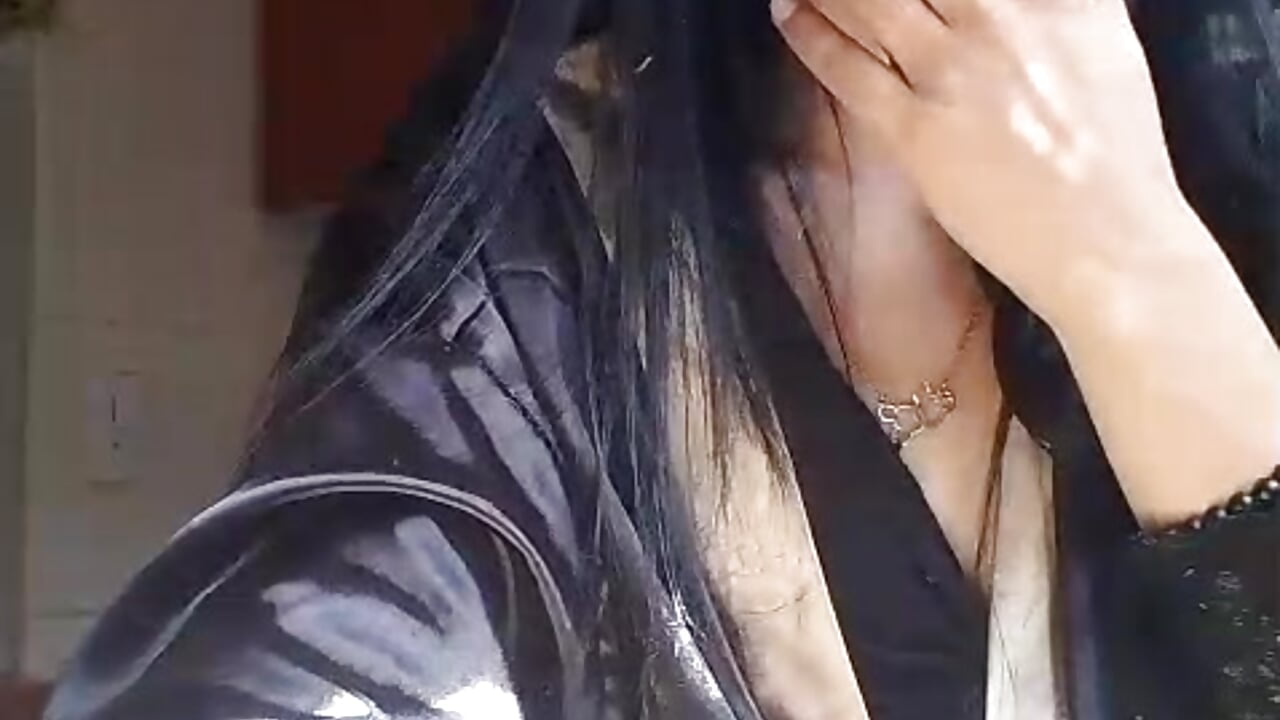 SMOKE FOR YOU... - video by Antonella_rivers cam model