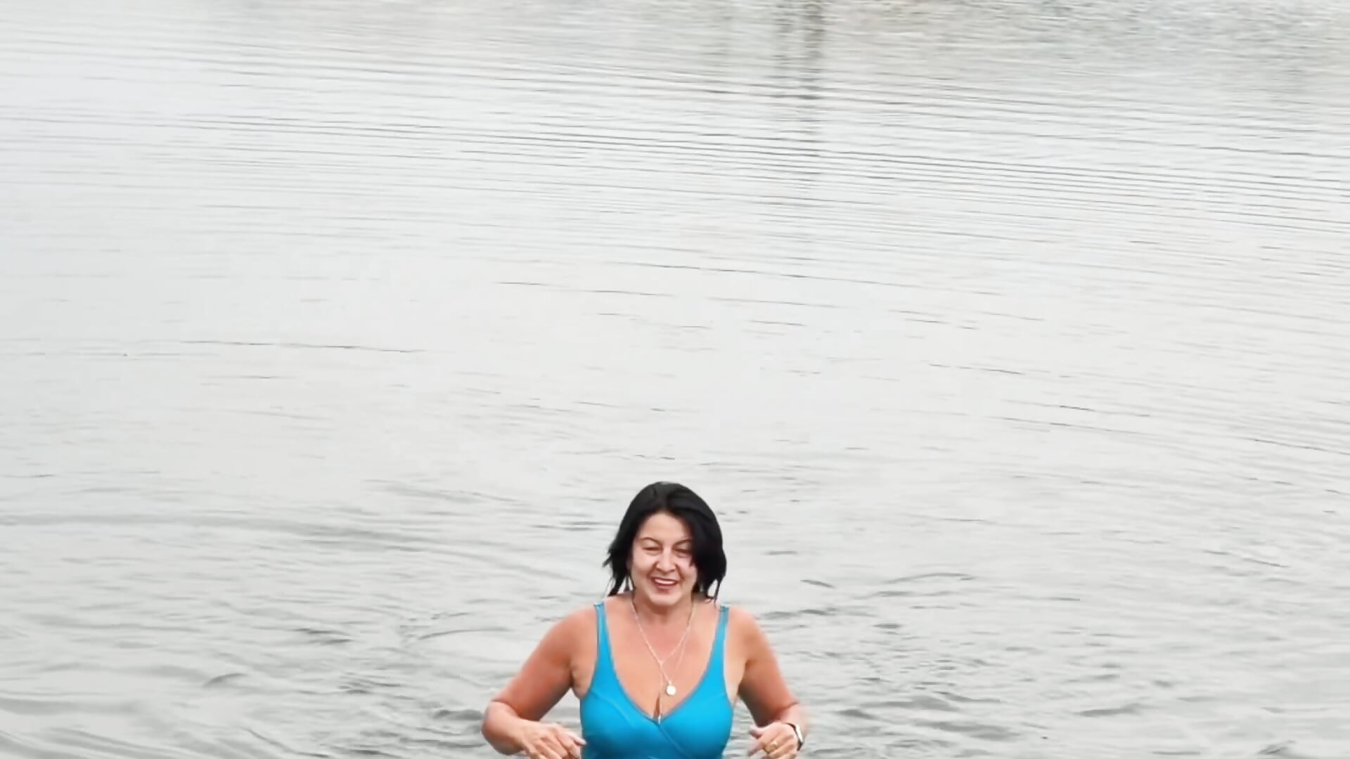 I am swimming 😍 – video modela na kameri Fiona06