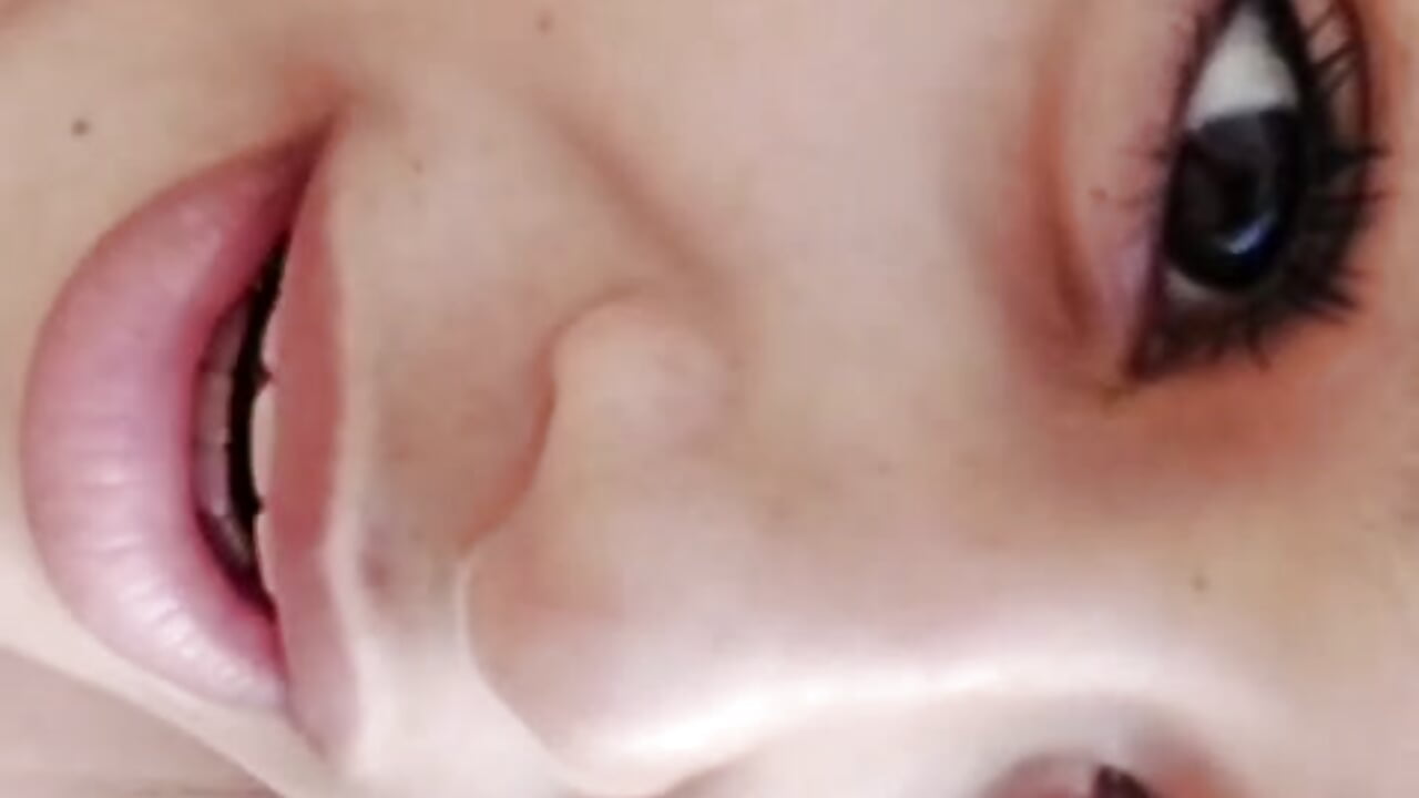 🤎 If my eyes managed to steal a smile from you, then they've already worked their magic. ✨ - video by Baby_Elisee cam model