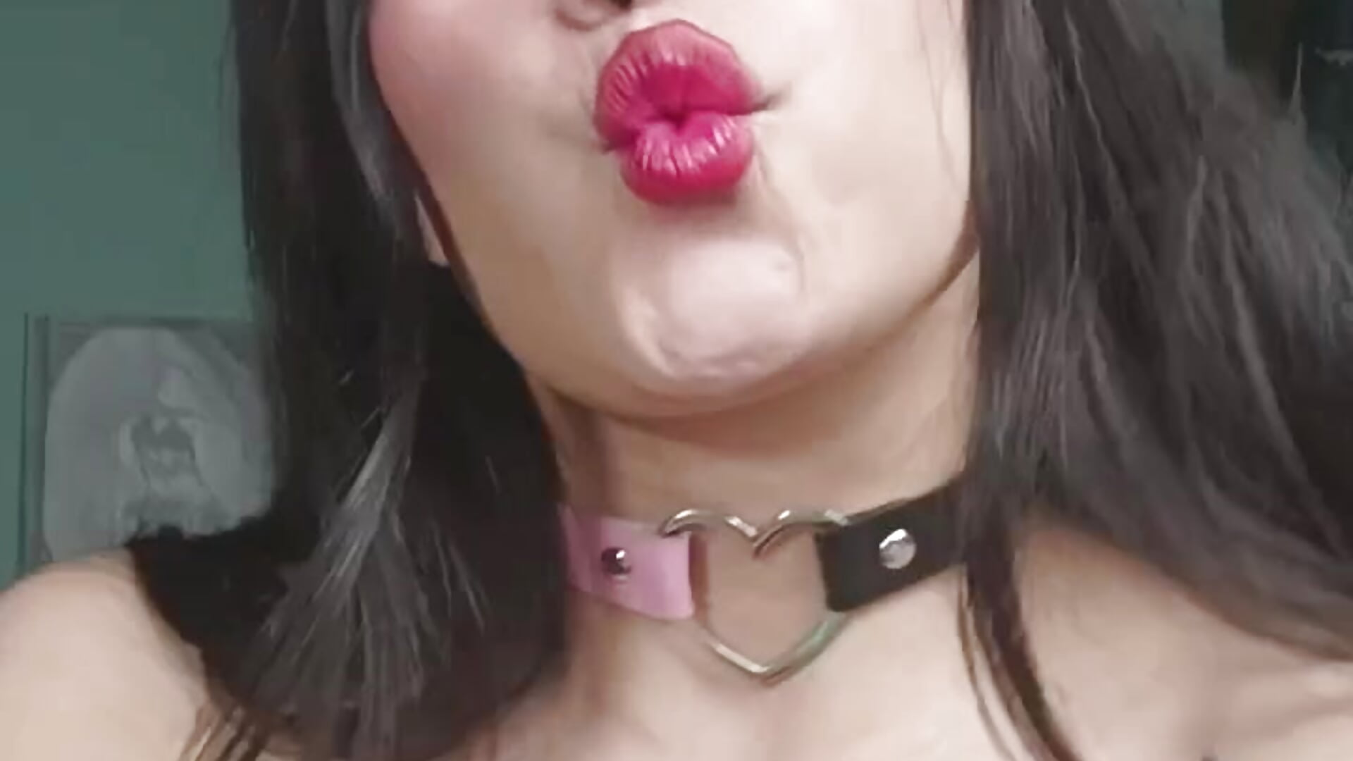 a kiss for you - video by Ariadna_Dawson07 cam model