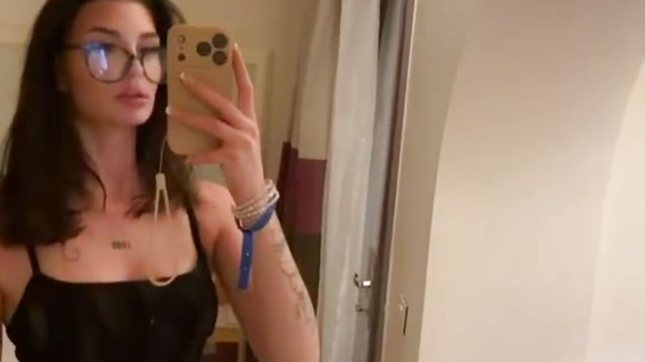 Outfittt Checkkkkk - Vídeo de AmaraSpliss, modelo de vídeos