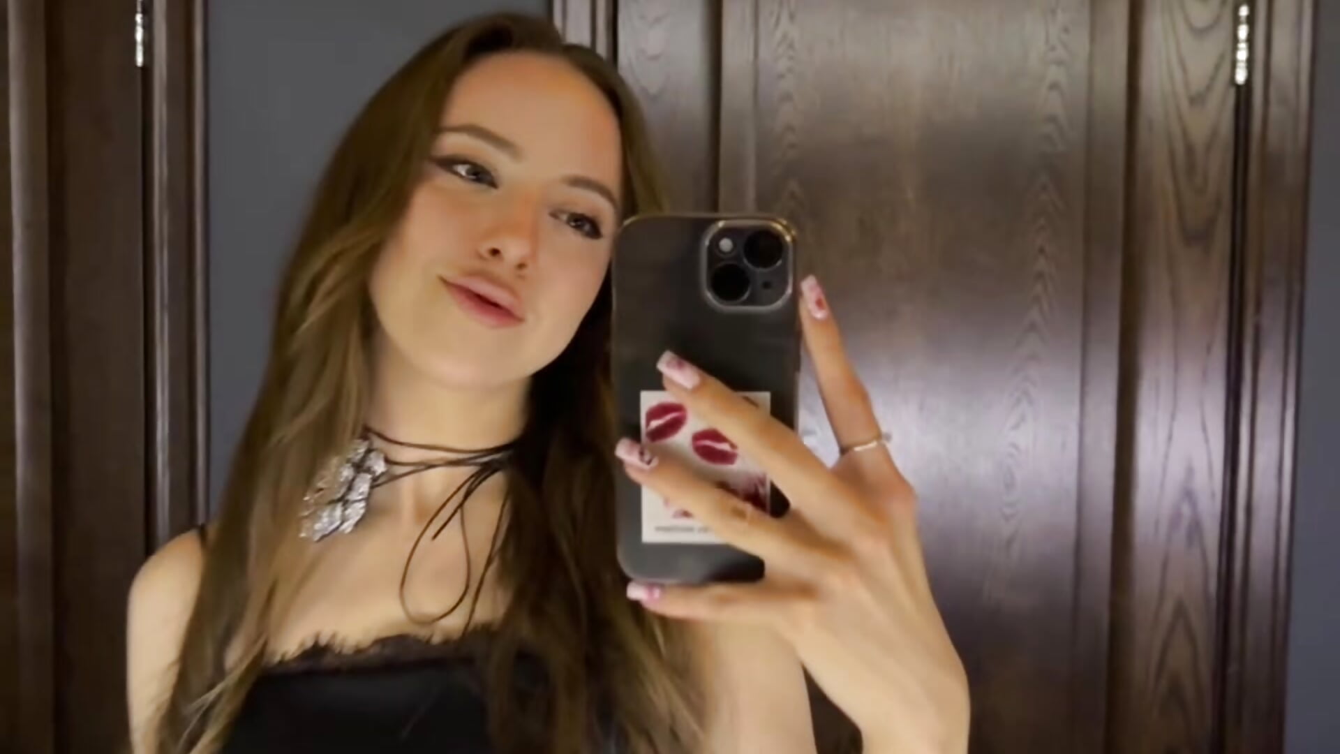 Vibe video - clip cu lololowka_ model videochat