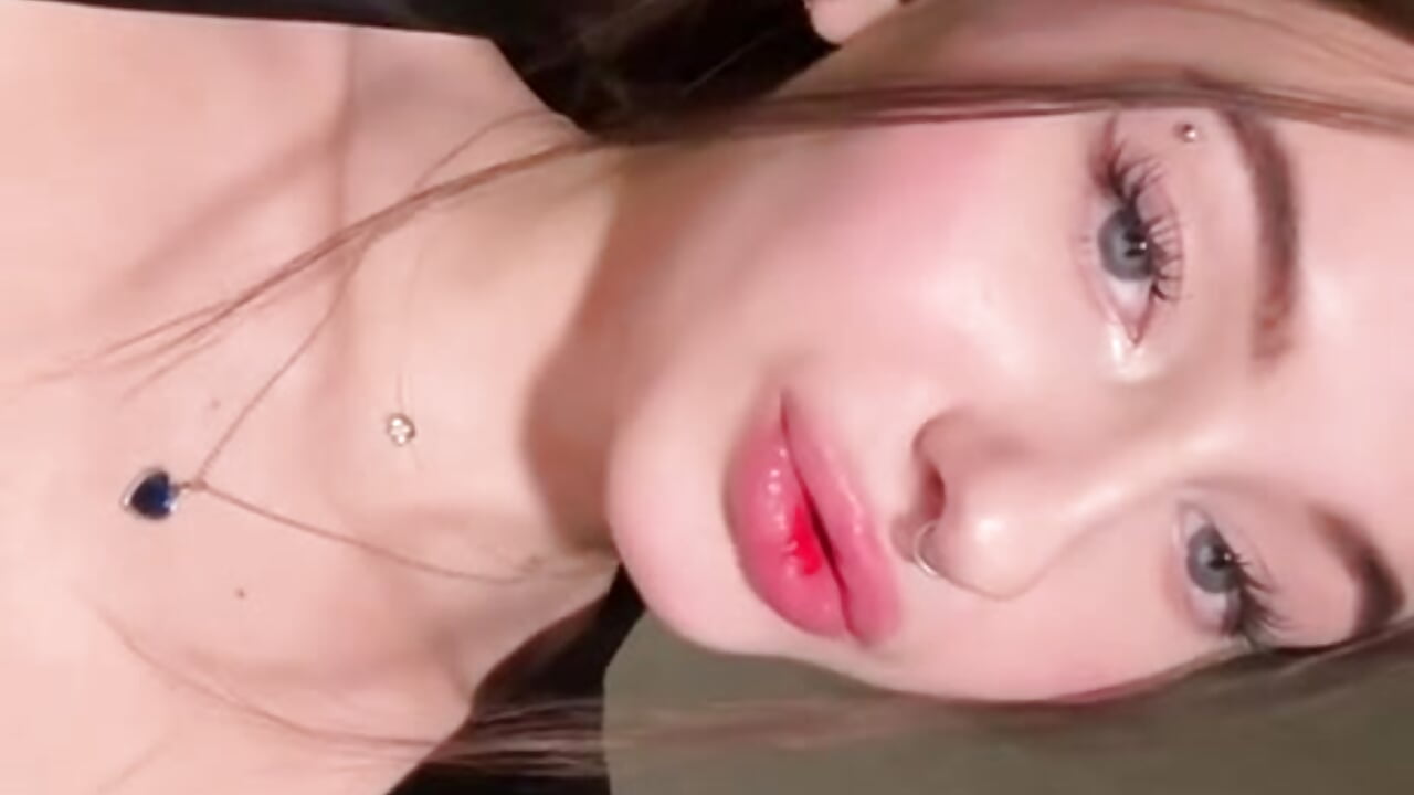 lipsing - Vídeo de VikaPeace, modelo de vídeos