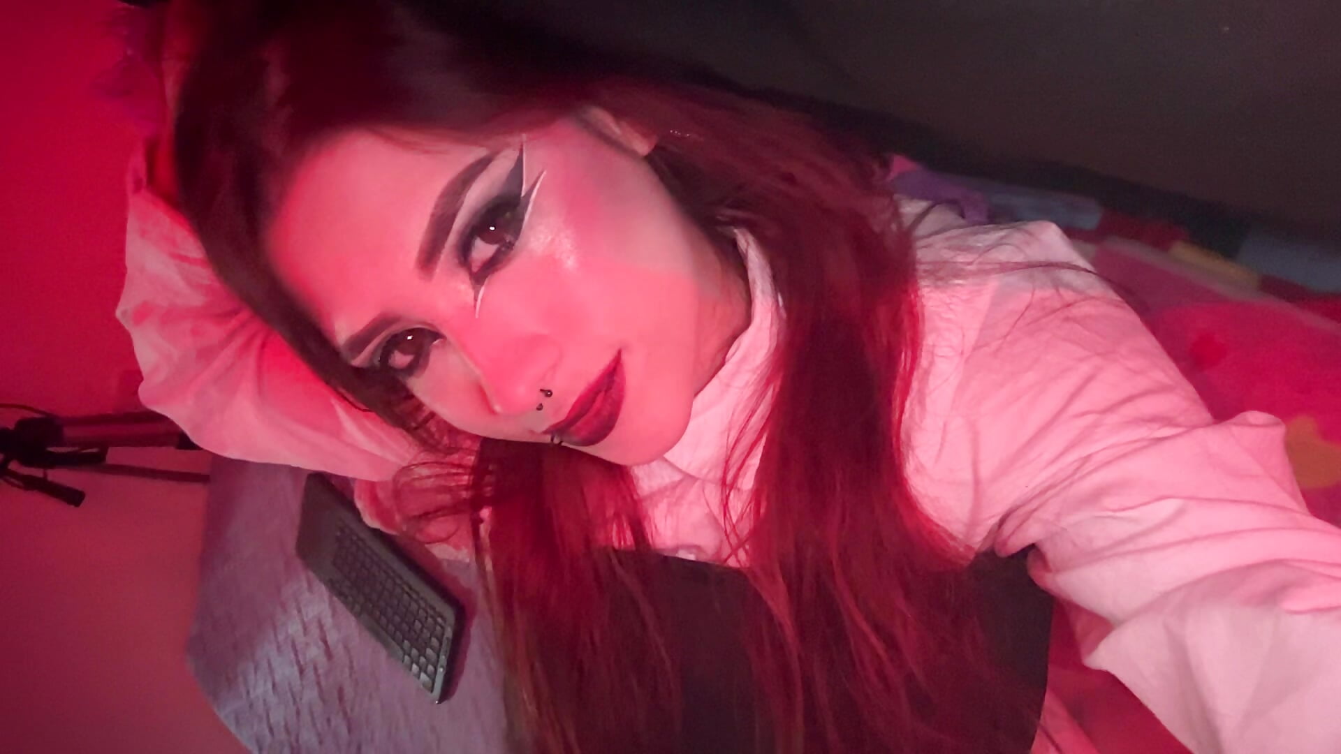 Lip piercing and septum - vídeo de la modelo de cam Darlahooper1_