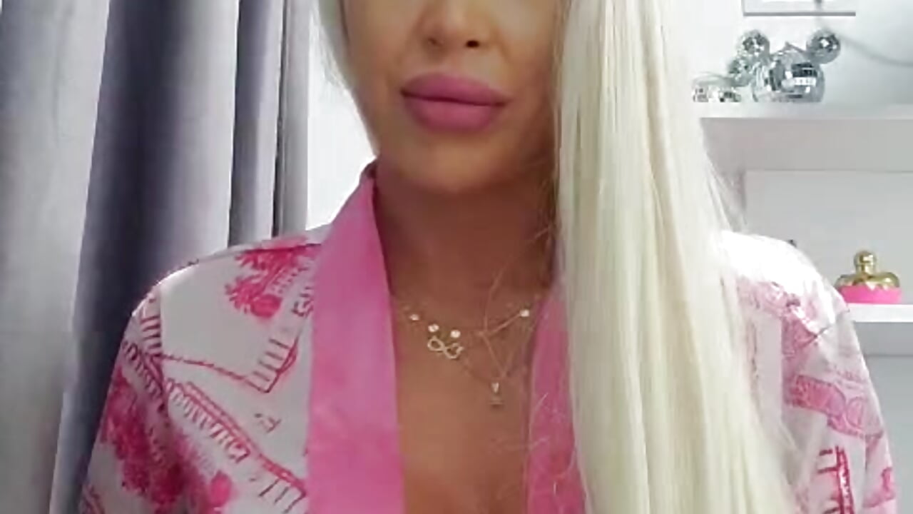 WhatsApp Video 2026-04-27 at 14,40,27 - vídeo de RoseXenia modelo de câmara