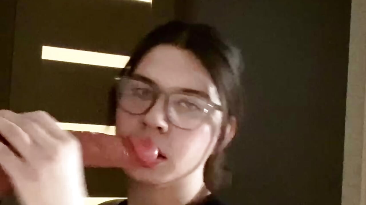 suck dildo