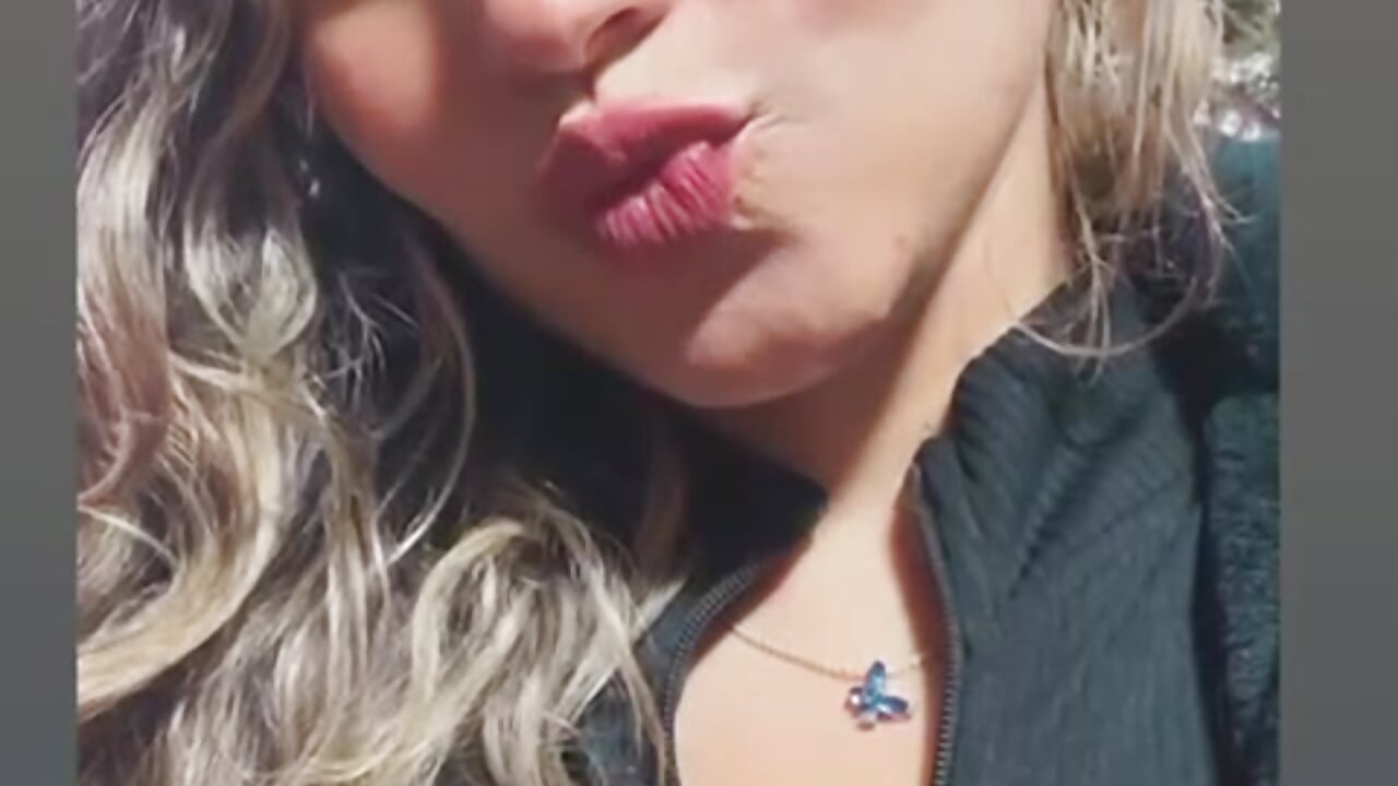 It's a pleasure to greet you❤️ - video by lizzysole_ cam model