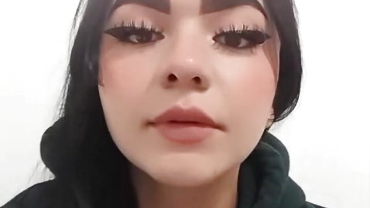 Cute Girl! 🌸 - video oleh Ema_Isabella kamera model