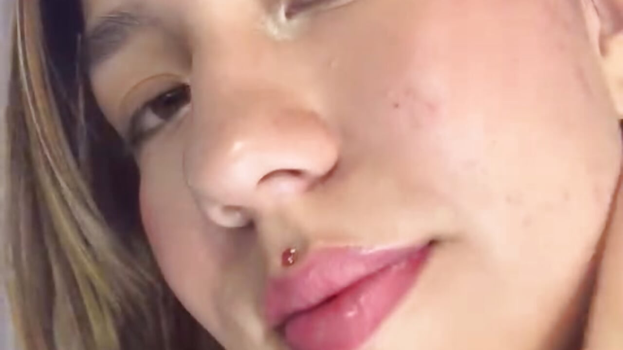 Look at me. - video by VioletSweetts cam model