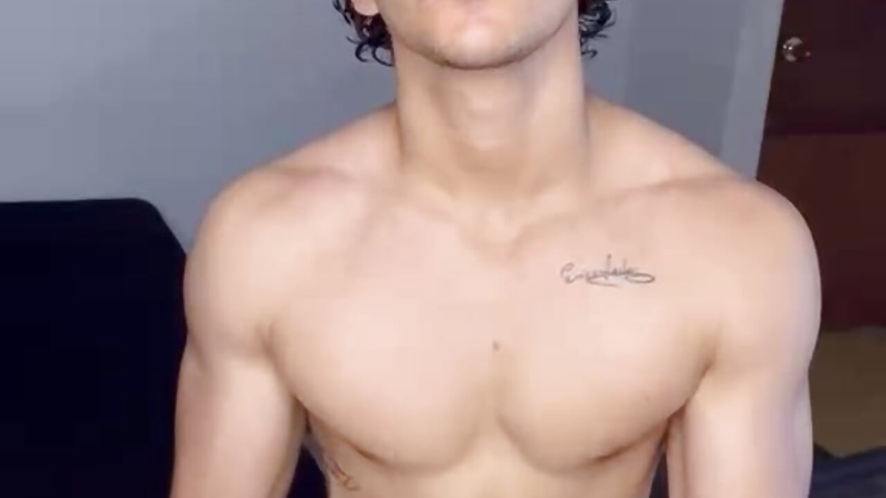 showing my tattoos a little - วิดีโอโดย mateo_jack โมเดลแคม