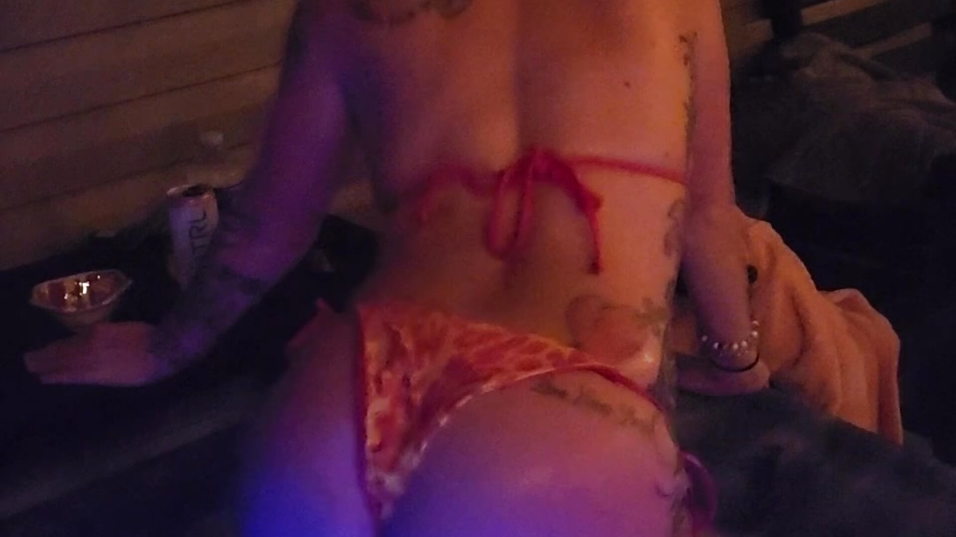 I convinced the guy I'm dating to get a video of a little ass shaking show in the hot tub - วิดีโอโดย perolaea2a โมเดลแคม