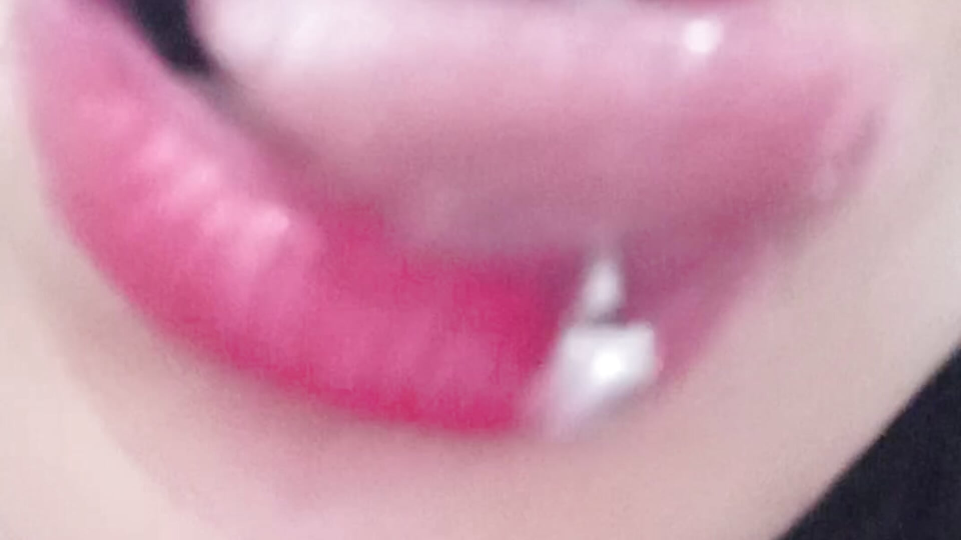 Kisssssss - video by IsabellaMariet cam model