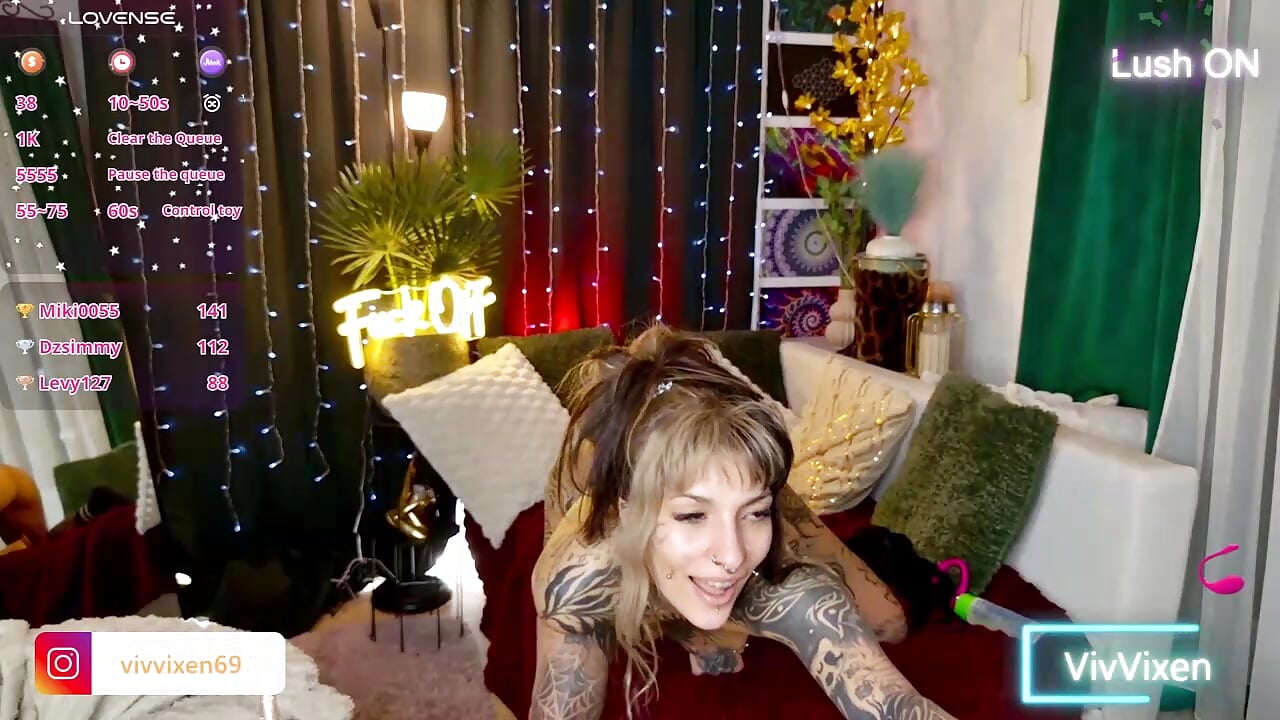 Imádni fogod nézni, ahogy meglovagoltam a kedvenc dildómat 😏 – video modela na kameri VivVixen