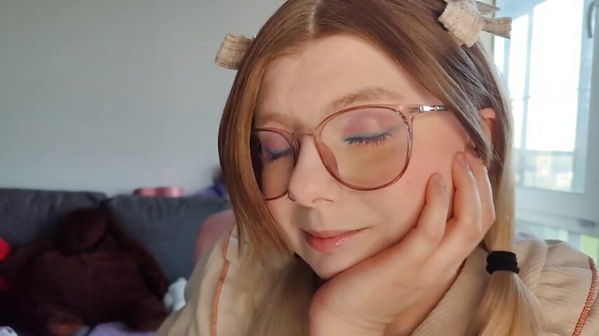 (❁´◡`❁) ╰(*°▽°*)╯ – video modela na kameri YukiBlush