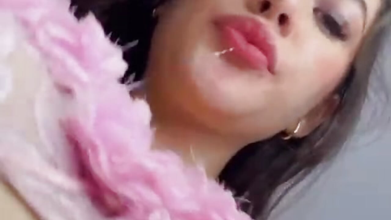 Let it flow 💦💦 - video od modelky/modela Megann_Rousee