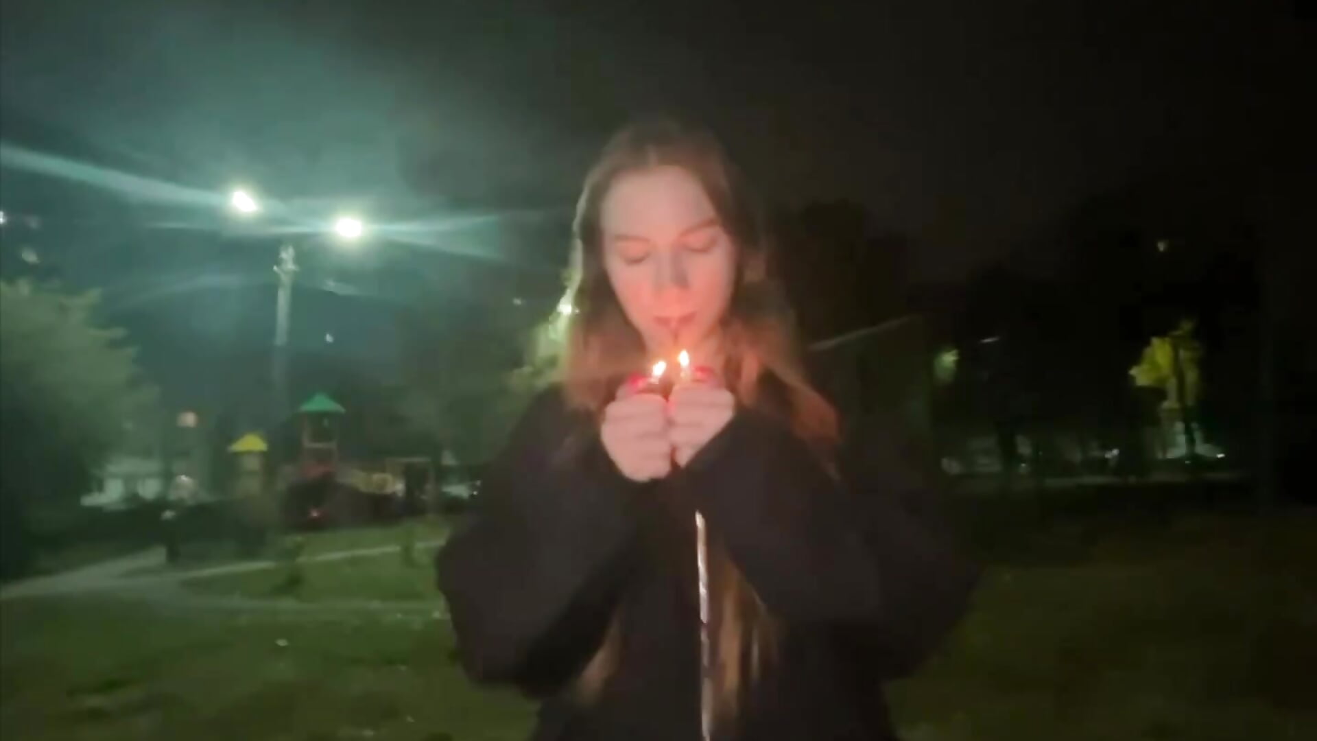 smoke - video di Sonya_Solnarima modella di cam