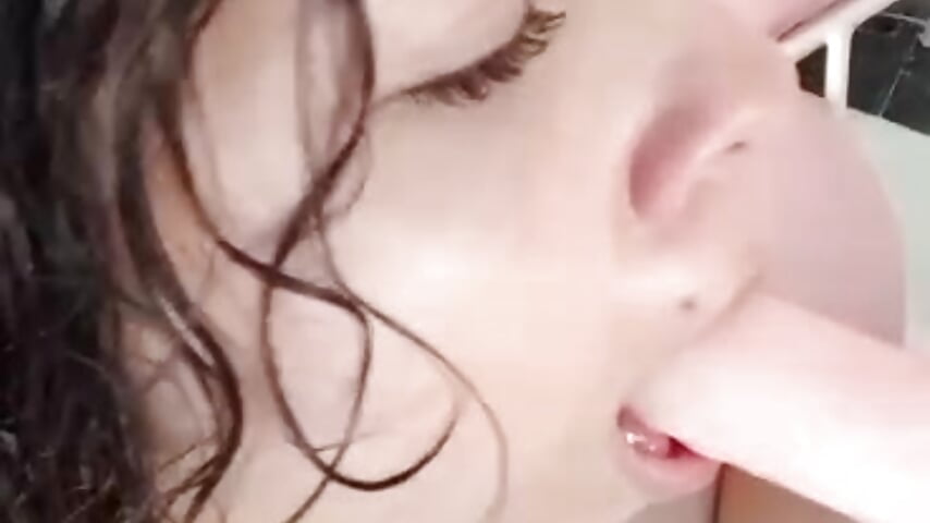 Fuck face hard - video van LilithBloom7 cam-model