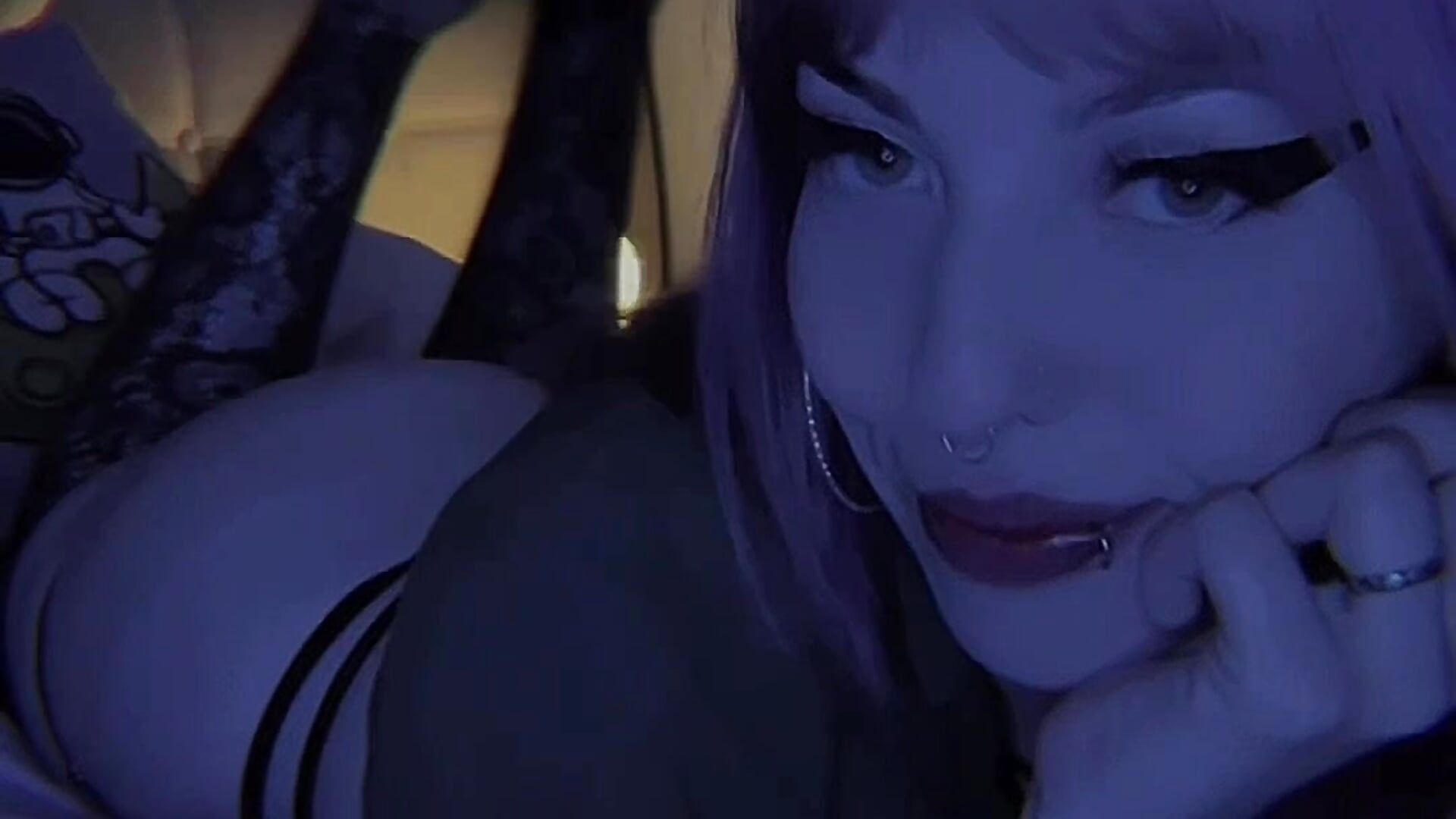 Chill 🫰🏼 - video by BlueElyxra cam model
