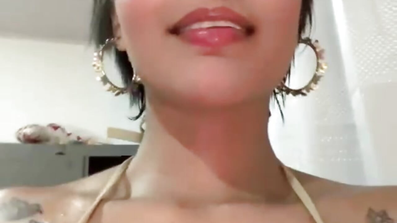 Your Addiction ❤ – video modela na kameri Salo_Duartte
