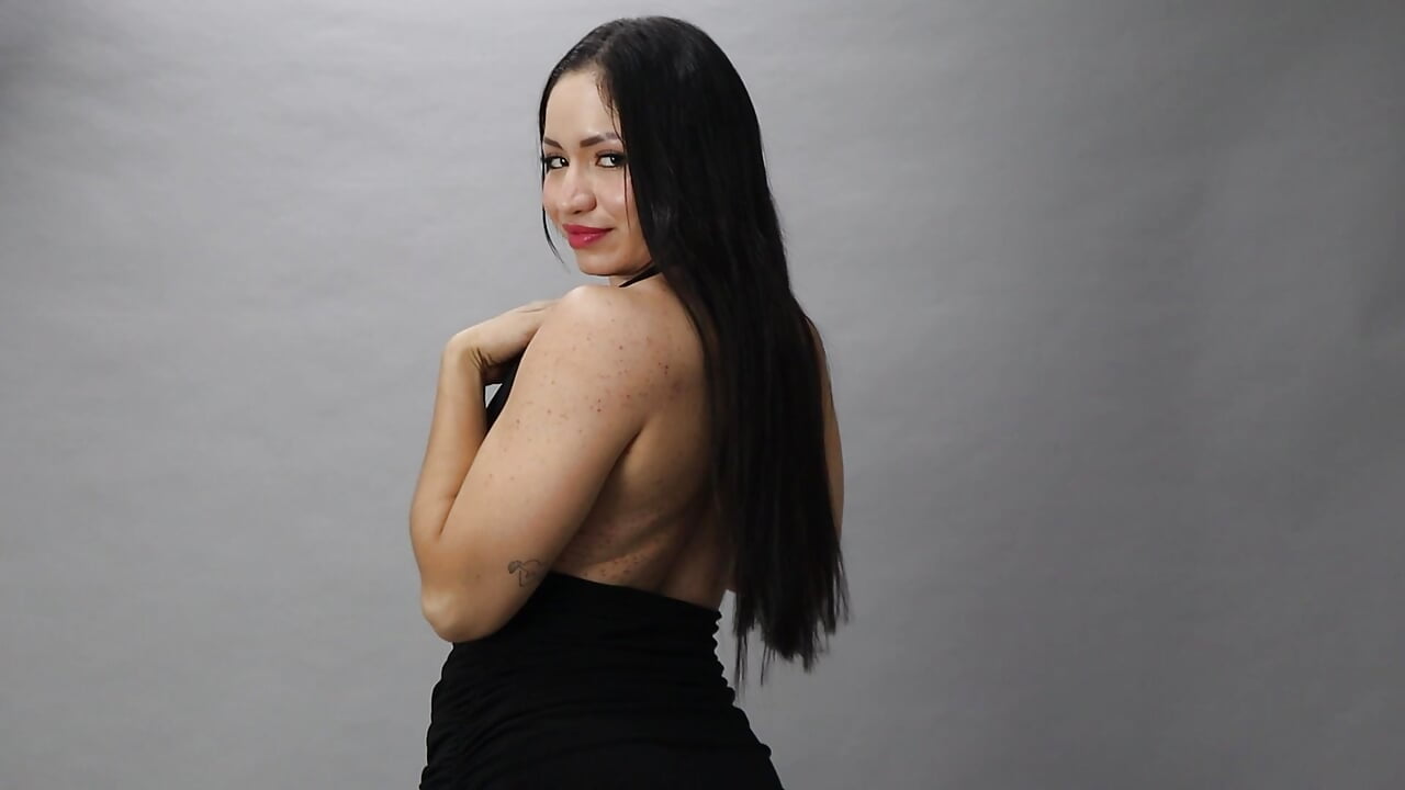 Fit N hot - video by milaluxx cam model