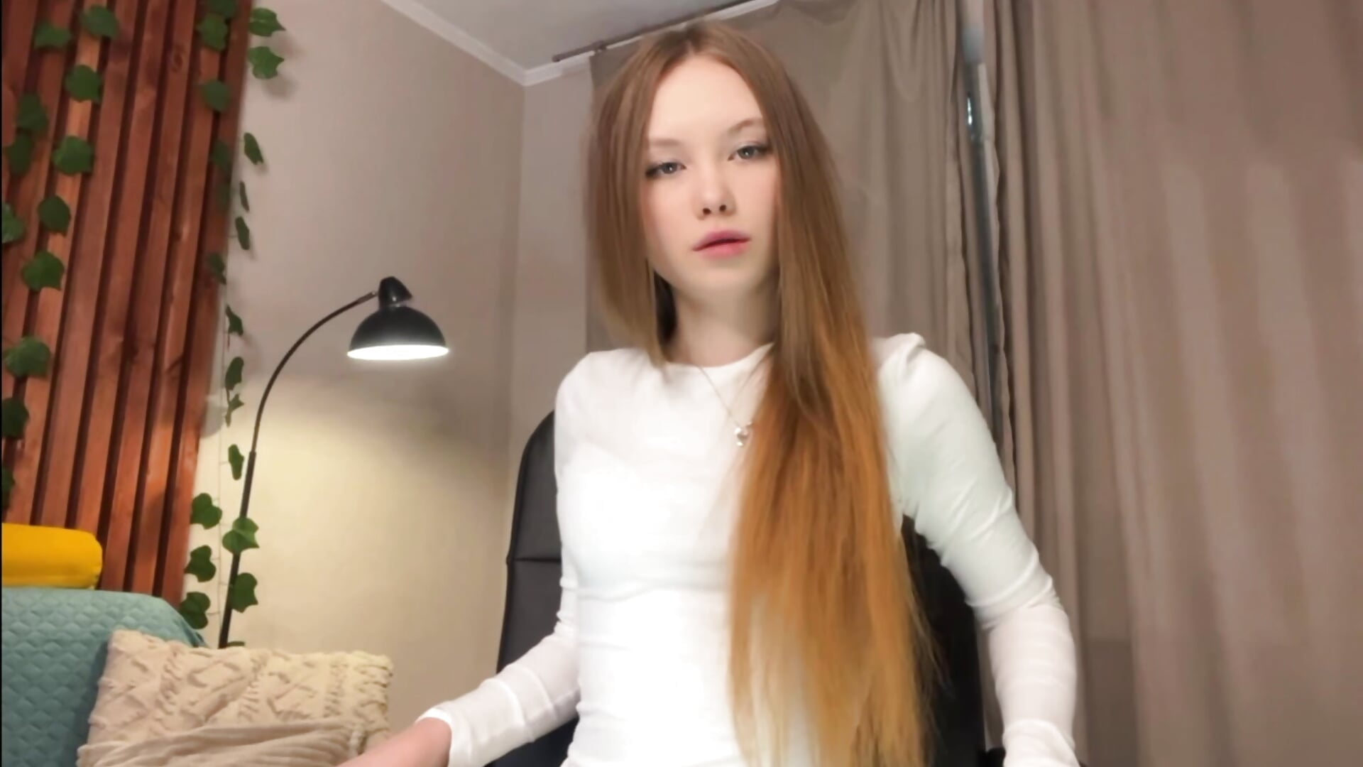hips shift — filmik FloraLarsson, modela(-lki) na kamerkach