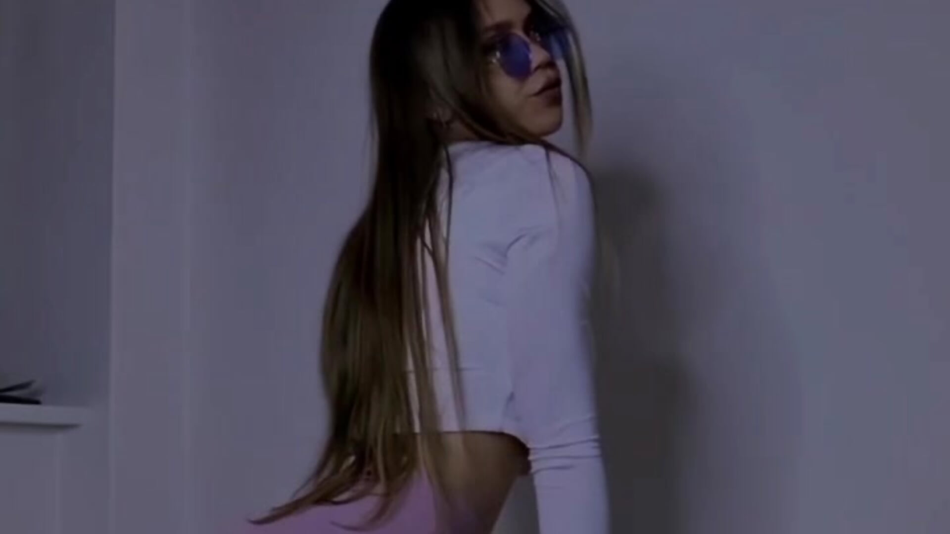 leggings tease – video modela na kameri Lisahoppii