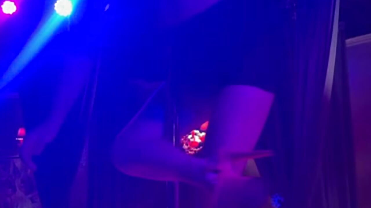 Hot pole dancing - Eva_Cutties 캠 모델의 동영상