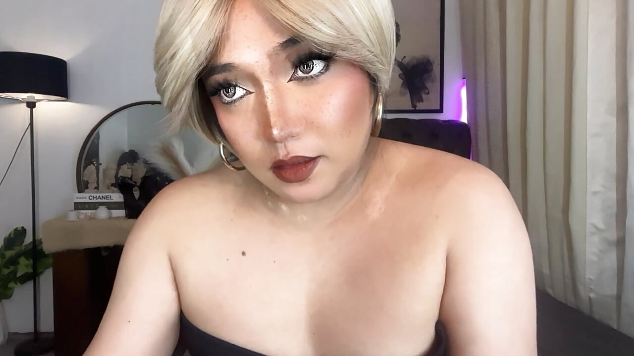IM SEXY IN MY SHORT BLONDE HAIR W/ SMOKING HOT <3 – видео вебкам-модели Sensual_Ekang