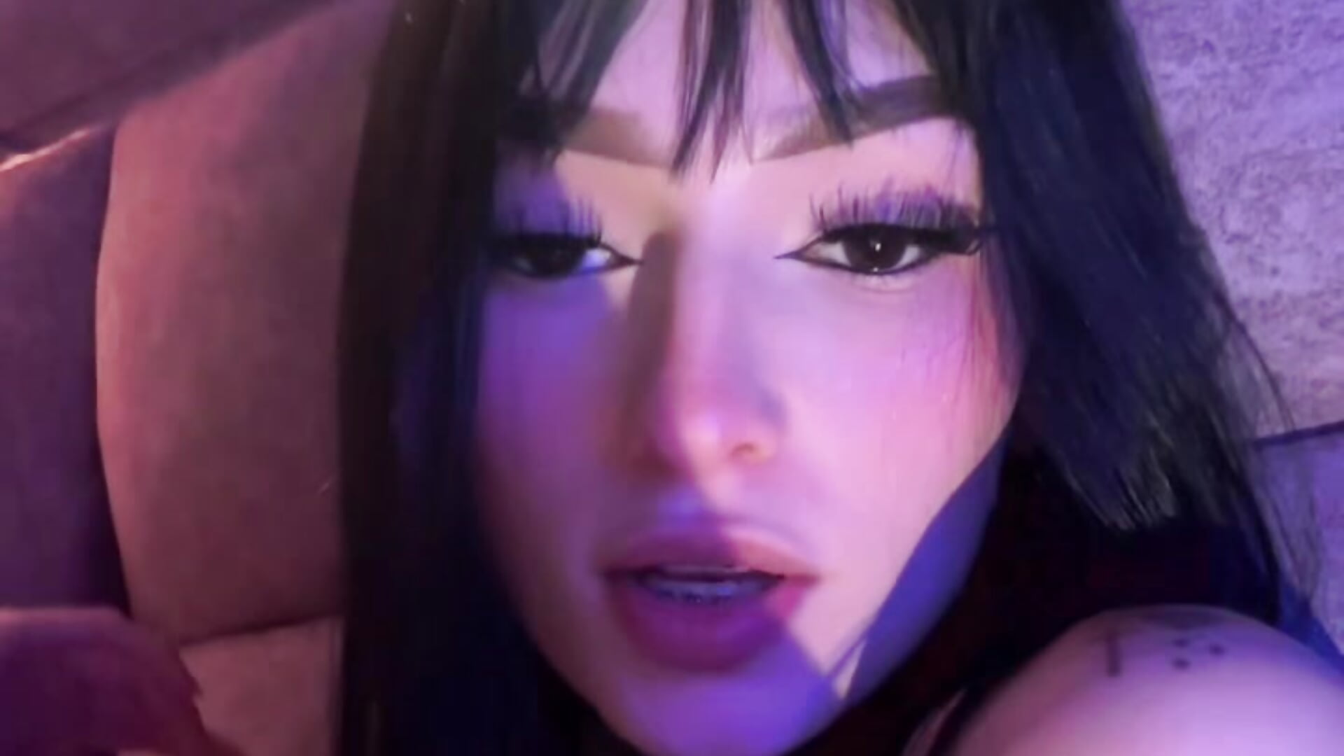 👩🏻😍