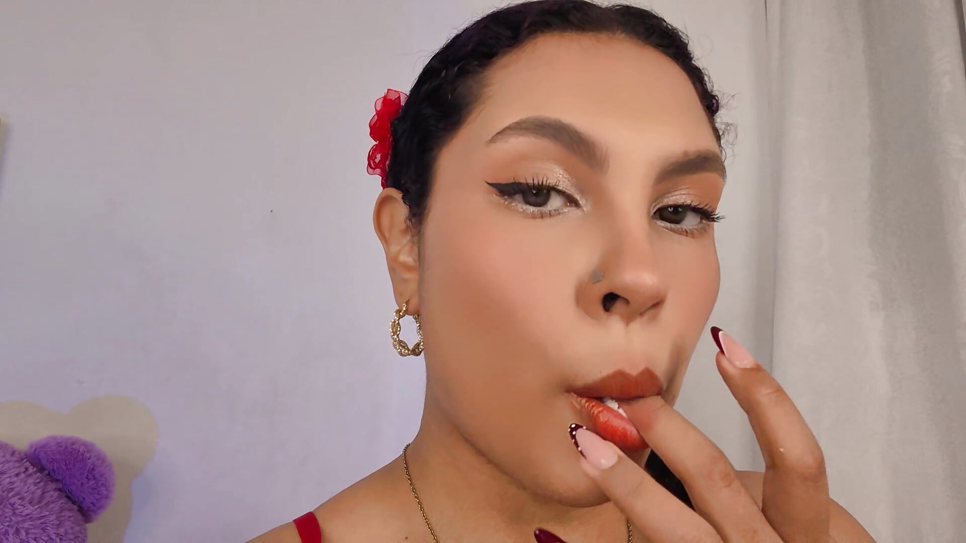 Delicious strawberries with cream 🍓－カメラキャストのVioletta_cam_の動画