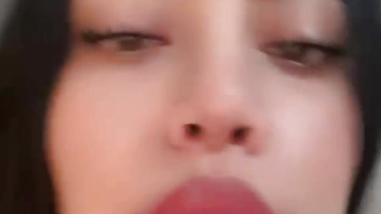 Look at my lips and imagine what I can do with them