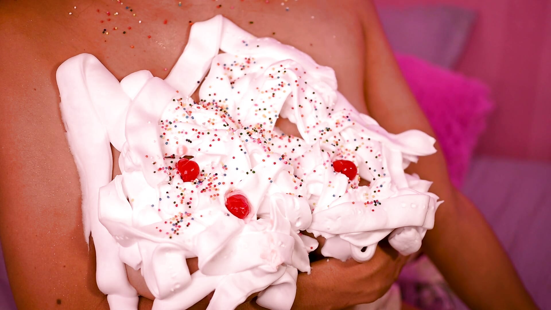 TRAILER! 🧁Do you want to try some of this cake? – video modela na kameri Laurent_Milf