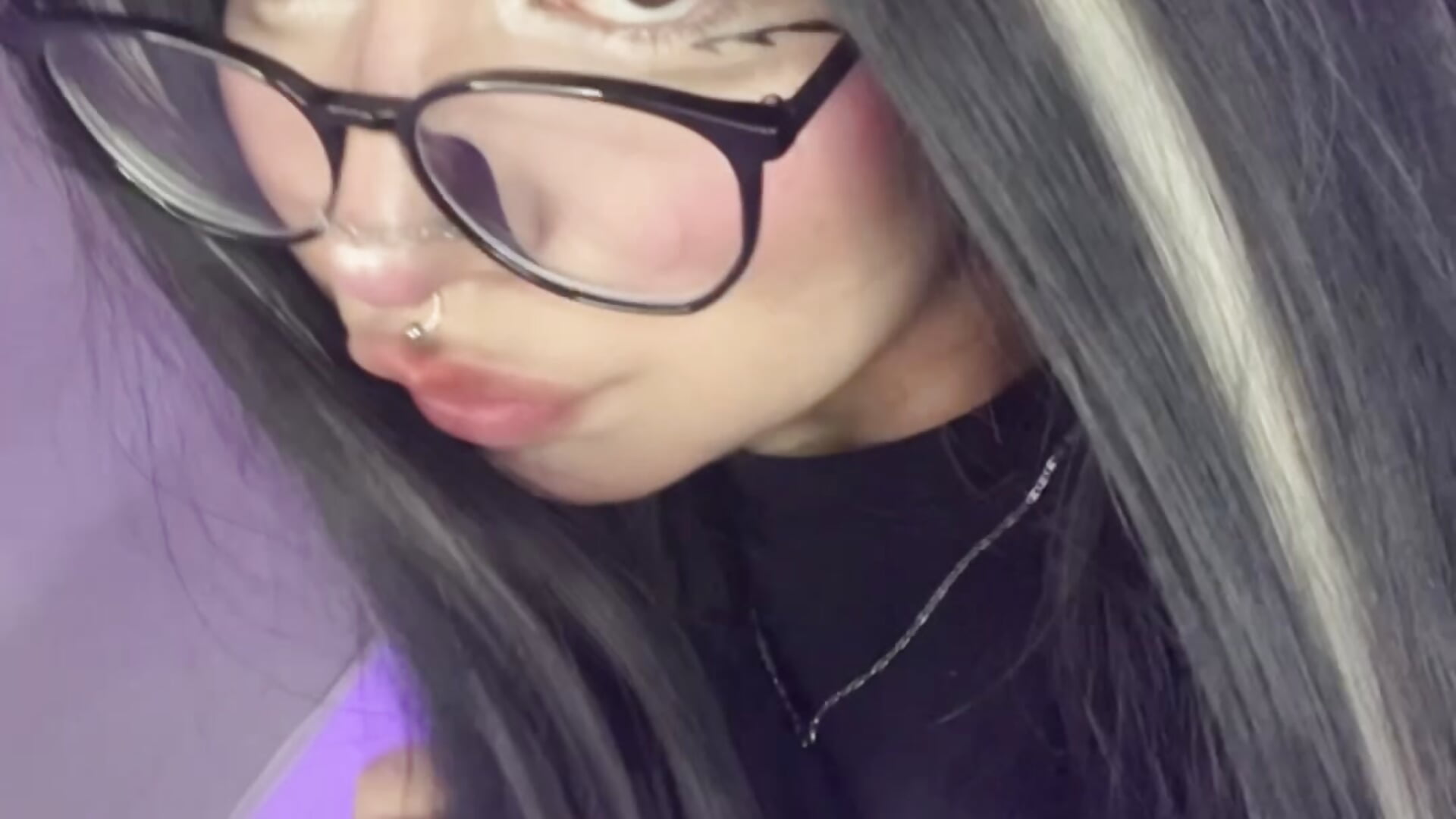 Suck figers🤤－カメラキャストのVammpyJanneの動画