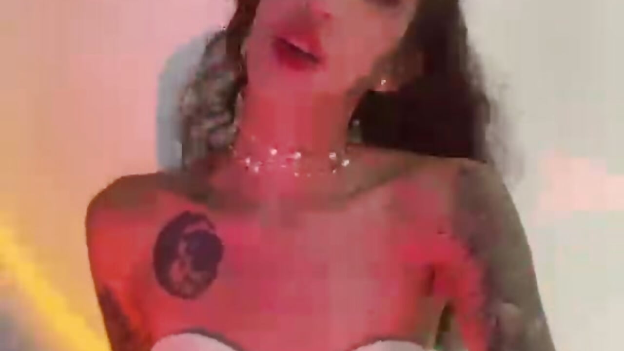 Good view to appreciate my tattoos - Vídeo de Irelia_1, modelo de vídeos