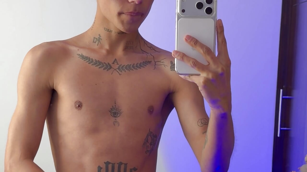 A good stroke of my 20-centimeter cock 🥵 - clip cu lukasstrong_ model videochat