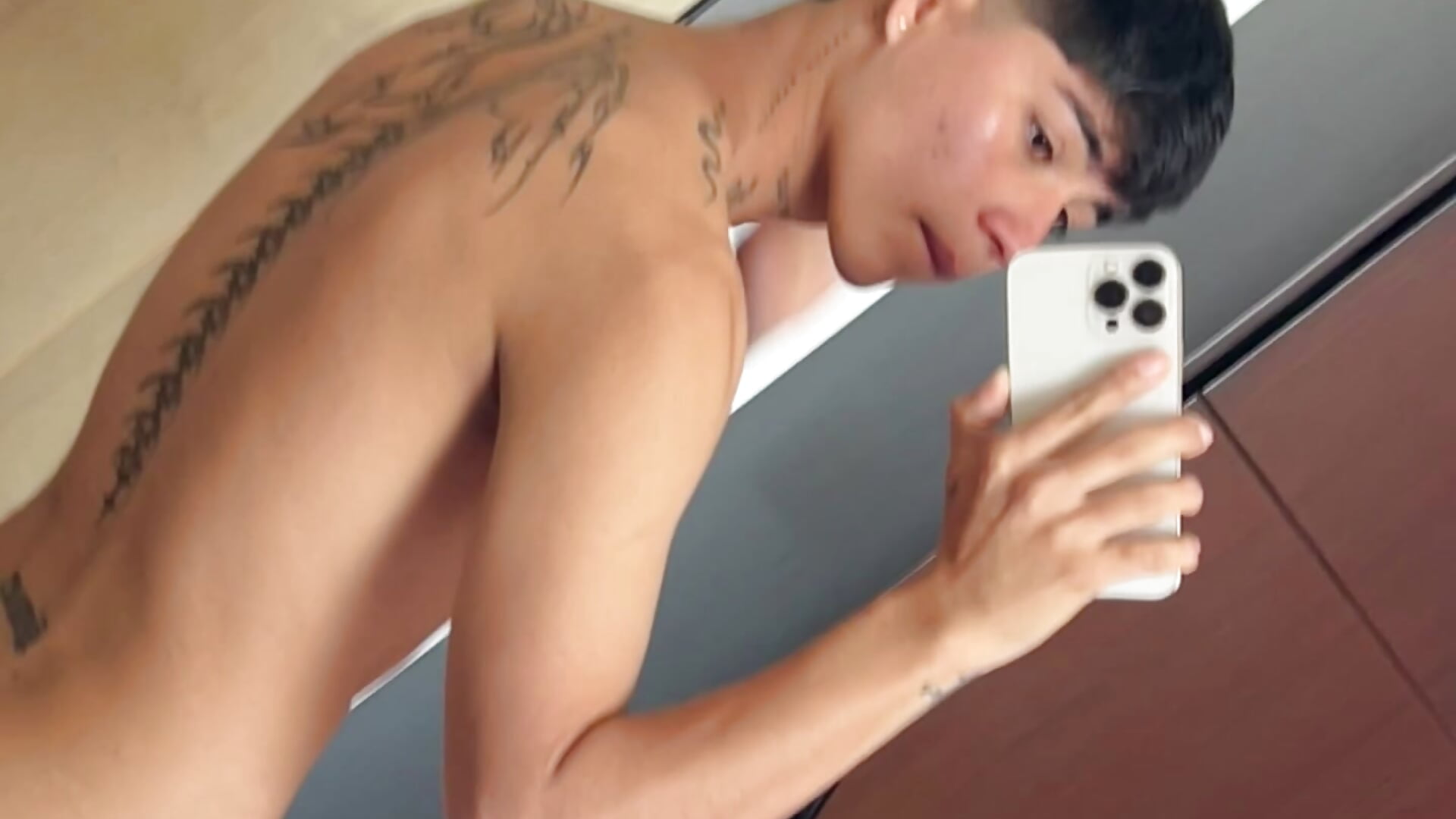 lukasstrong_