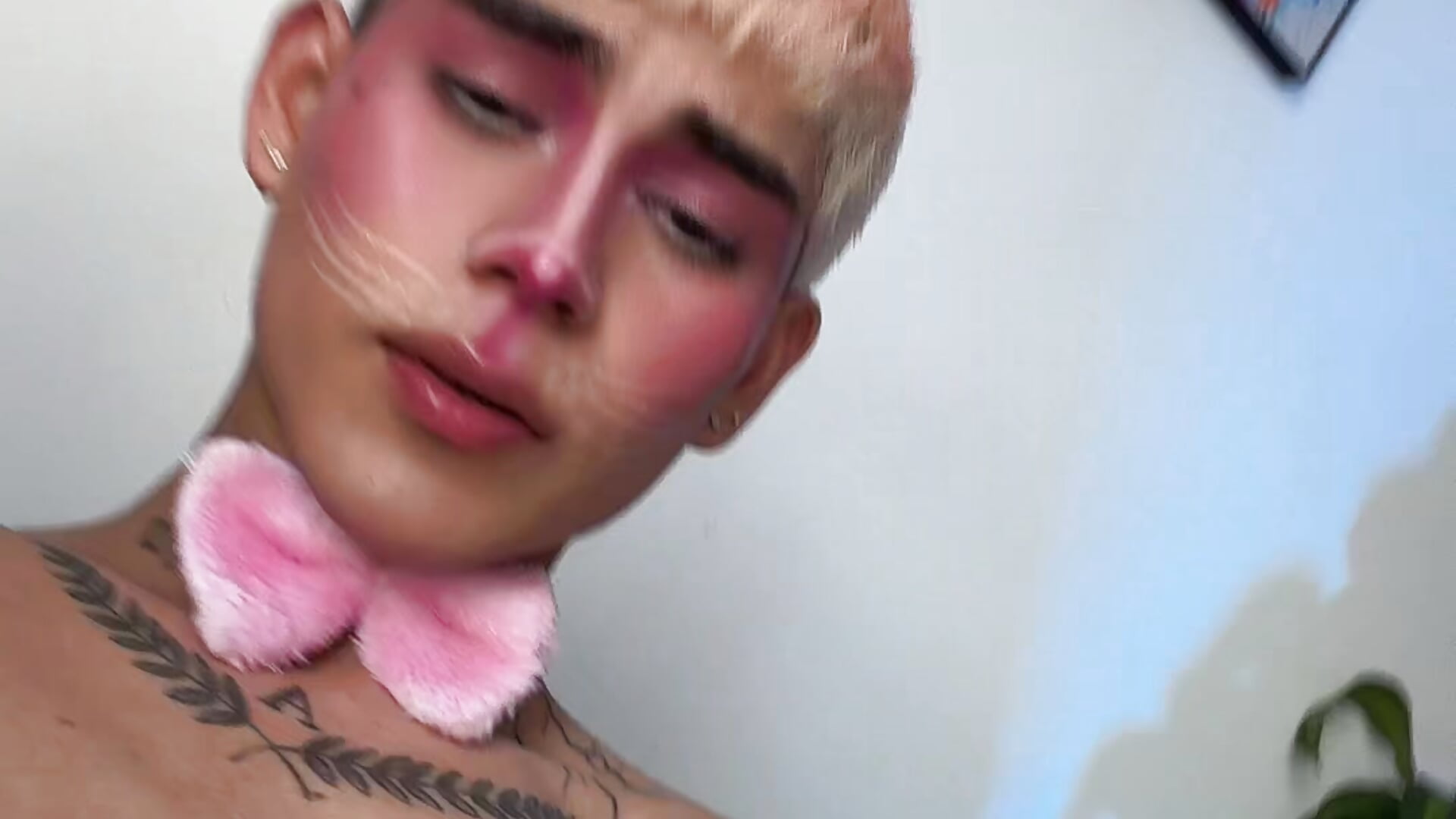 Play dance sexy Boy Lukas 👾🐰 - clip cu lukasstrong_ model videochat