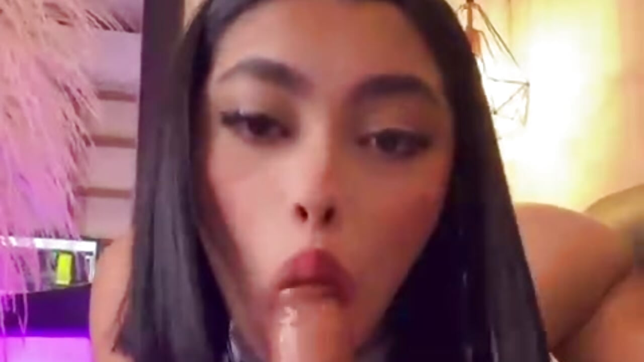 💋 One look, a thousand temptations. - video by Chloe_monroee cam model